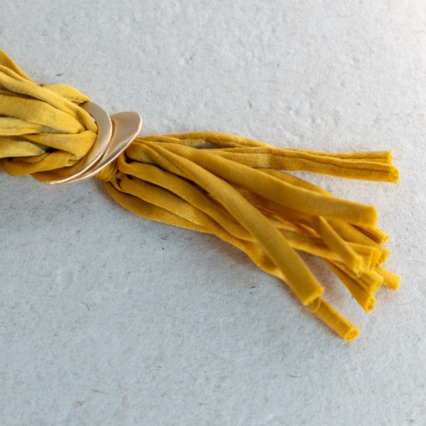 Gargantilla Tubos Tela Bolas Metal Mostaza | Beltop Brand