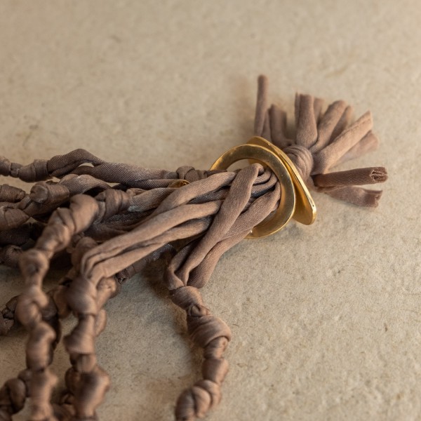 Gargantilla Nudo 7 Tiras Tela Taupe | Beltop Brand