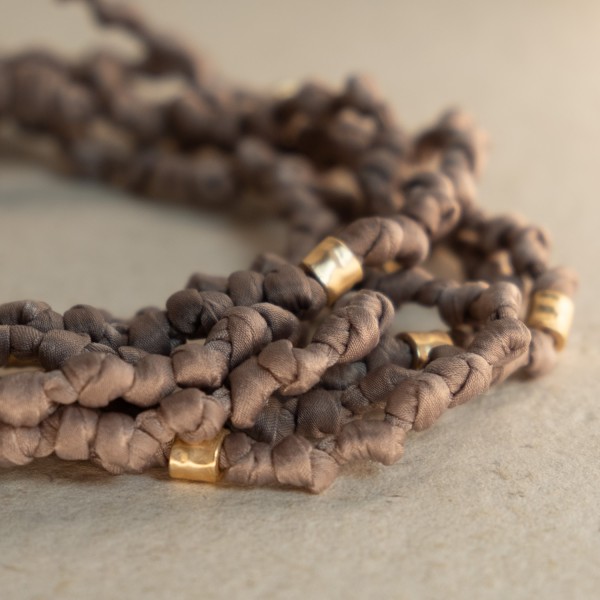 Gargantilla Nudo 7 Tiras Tela Taupe | Beltop Brand