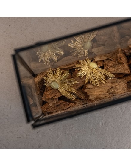 Pendientes Simétricos Destellos Dorados Piedra Beige 2