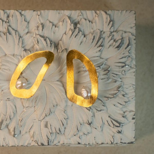 Pendientes Dorado Mate con Perla Blanca