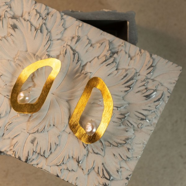 Pendientes Dorado Mate con Perla Blanca
