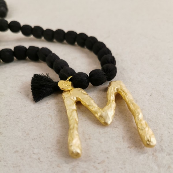 Collar de bolas negro personalizable con tu inicial | Beltop Brand