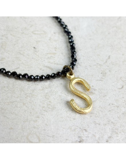 Gargantilla piedra negra con inicial | Beltop