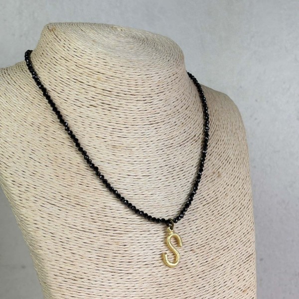 Gargantilla piedra negra con inicial | Beltop