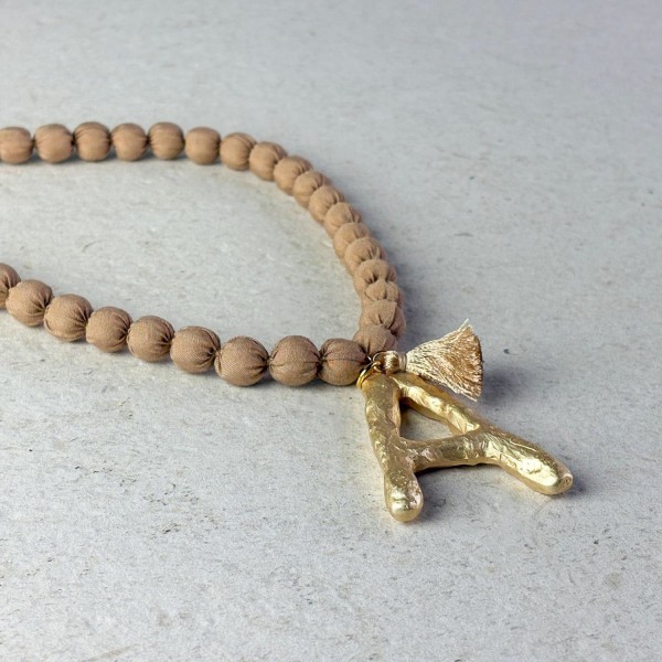 Collar  largo champán Inicial