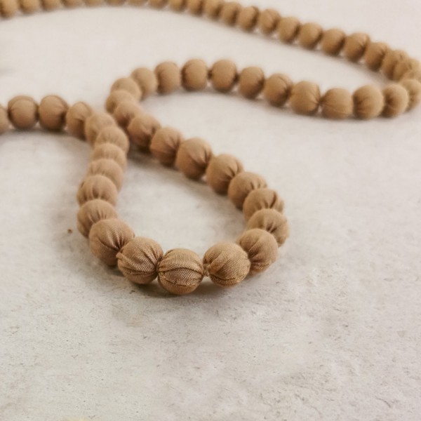 Collar  largo champán Inicial