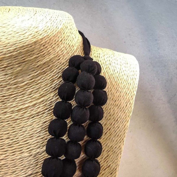 Gargantilla tres vueltas bolas revestidas negro - Moneda